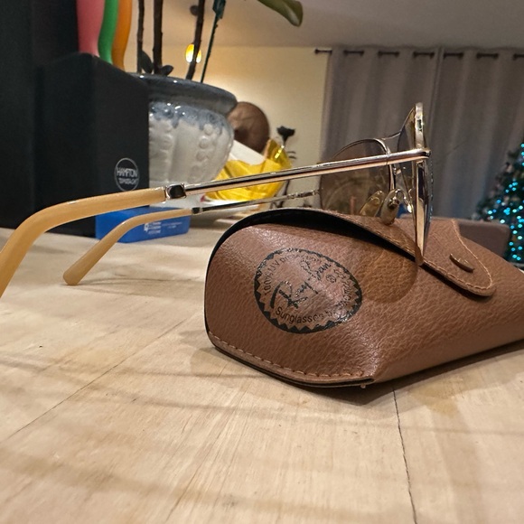 Michael Kors Gold Sunglasses with Brown Case - Picture 4 of 9